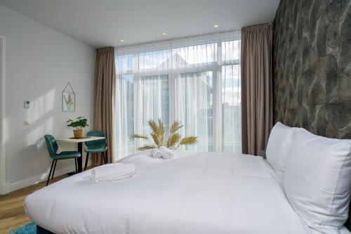 En eller flere senge i et værelse på Hotel At Sea