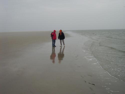 two people standing on the beach on a foggy beach at Haus Seesand Wittdün in Wittdün