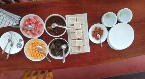 ホテルの敷地内または近くでの食事または食べ物