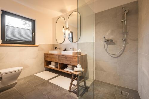 Bilik mandi di LODGE7 by Woods Lodge