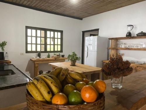 Nhà bếp/bếp nhỏ tại Chalé SPAço Altos da Serra - São Francisco Xavier