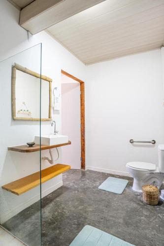 Welove Beach House-Pés na areia Quintal dos Sonhos tesisinde bir banyo