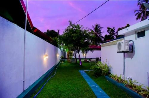 Taman di luar Slnco Villa
