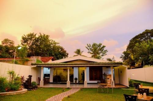 Taman di luar Slnco Villa