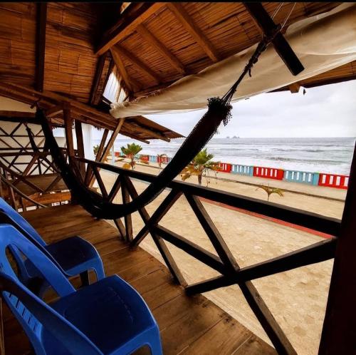 a hammock on a beach with a view of the ocean at Hostal Mirada al Mar in Las Tunas
