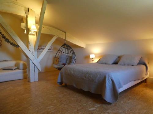 a bedroom with a large bed and a swing at exceptionnel loft style industriel tout équipé 15 personnes avec piscine et jacuzzi in Villebramar