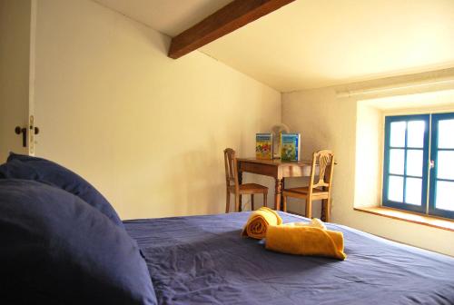 Postel nebo postele na pokoji v ubytování Logis de Chenac - Chambres et table d'hôtes