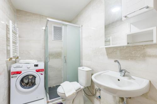 a bathroom with a washing machine and a sink at Altiyol Boga, Center of Kadıköy in Istanbul