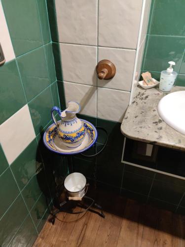 a bathroom with a tea pot on a shelf next to a sink at Casa La Fonte in Barcia