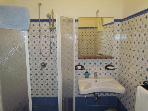 a bathroom with a sink and a shower at B&B Il Cappero in Lipari