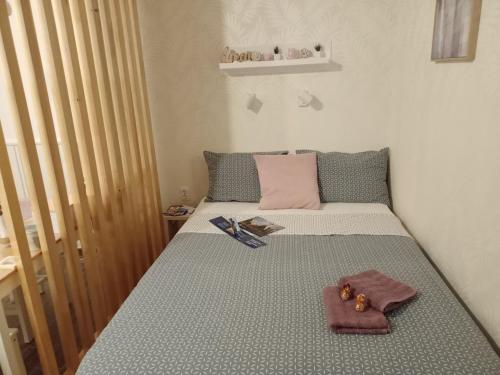 Posteľ alebo postele v izbe v ubytovaní Apartman Darja sa pogledom na jezero