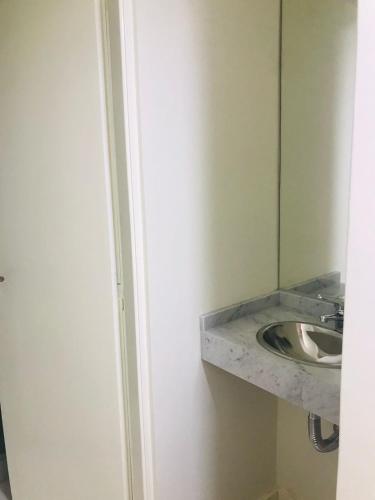 a bathroom with a sink and a mirror at RIO TIGRE HOTEL in Tigre