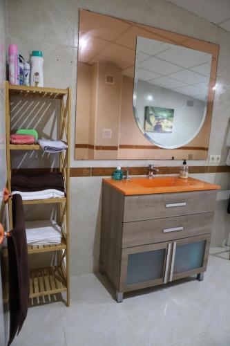 a bathroom with a sink and a mirror at AKI ME QUEDO in Ledaña