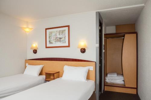 เตียงในห้องที่ Campanile Hotel - Basildon - East of London