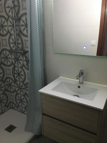 A bathroom at Roche Pinos Verdes