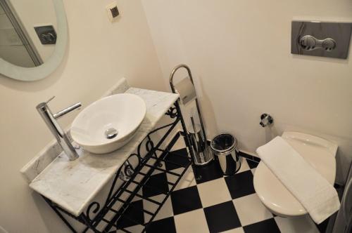 Phòng tắm tại Gurup Hotel
