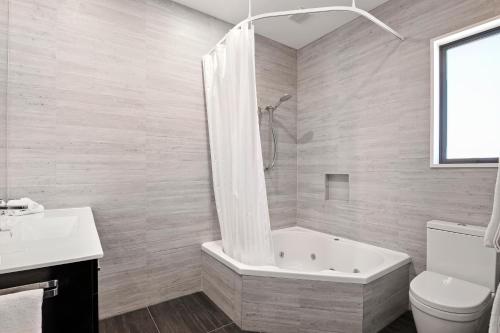 Koupelna v ubytování Grand Suites Murchison