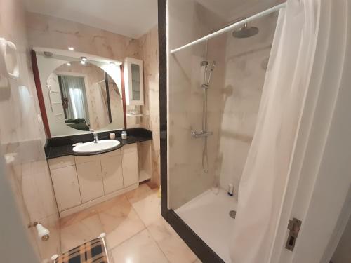 Koupelna v ubytování LOS CRISTIANOS LUXURY SEA VIEW