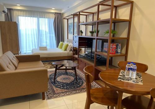 Ruang duduk di JW Seafront Residence @ TimurBay