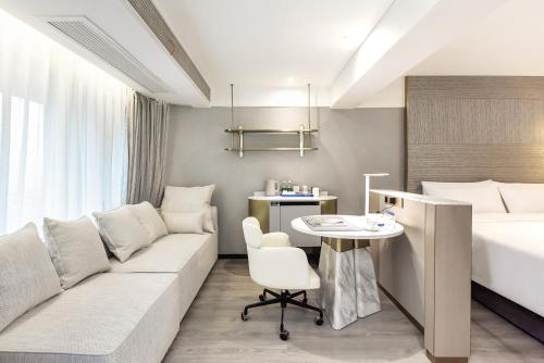 Ruang duduk di Kuanrong Suites Hotel Liangjiang love sea shopping park