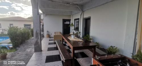 Kolam renang di atau dekat dengan Quarto vista mar