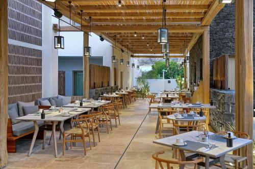 Restaurant ou autre lieu de restauration dans l'établissement Radisson Blu Zaffron Resort, Santorini