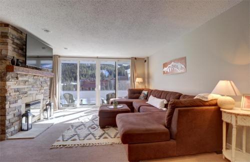 SB204 Snowbridge 2Br 2Ba condo – Photos 3