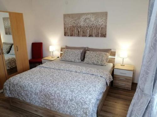 Ένα ή περισσότερα κρεβάτια σε δωμάτιο στο Apartman Lana