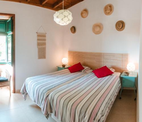 A bed or beds in a room at Finca Los Llanitos