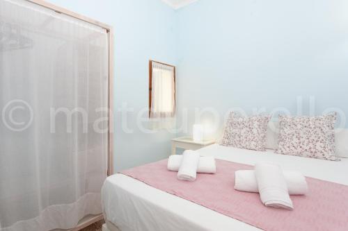 Postel nebo postele na pokoji v ubytování Cas Padri Xic