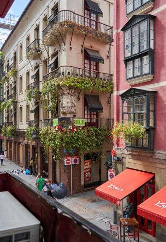 AliciaZzz Bilbao by gaiarooms