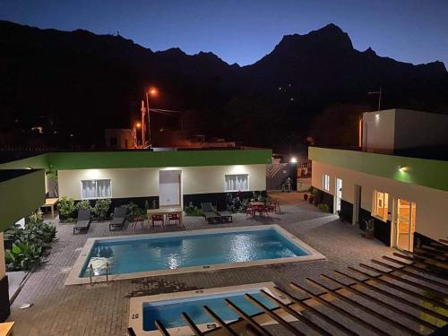 Swimmingpoolen hos eller tæt på Hotel São Jorge village