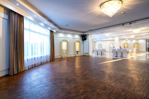 a large ballroom with a dance floor and tables at Hotel Lord Gorlice in Gorlice