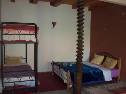 Poschodová posteľ alebo postele v izbe v ubytovaní Safranière du M' Goun