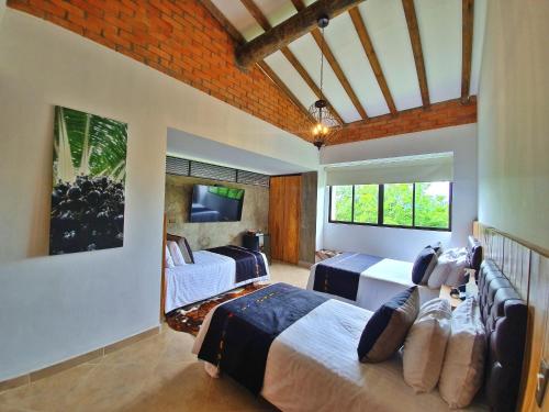 Postel nebo postele na pokoji v ubytování Hacienda Isabela Hotel Campestre