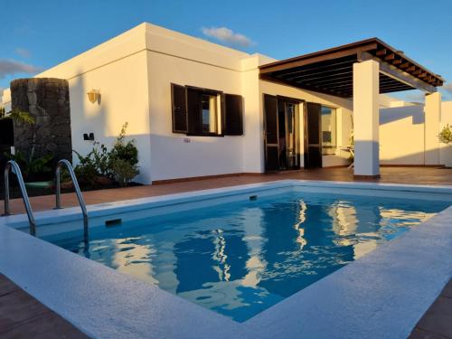 VILLA BERMEJA 20 by Villitas
