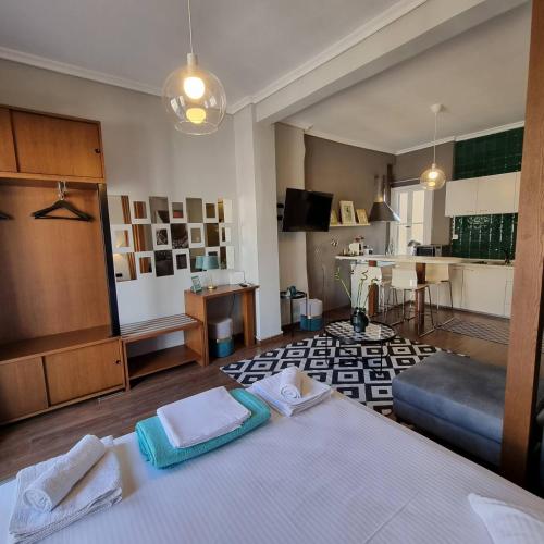 RED ROOMS TSIMISKI 60