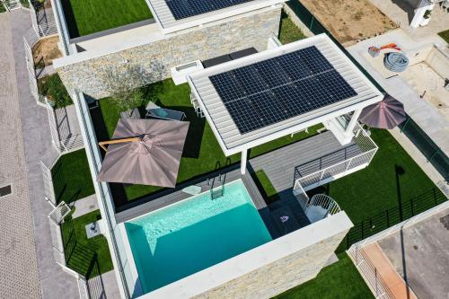 an overhead view of a house with solar panels and a pool at Villette Dolci Luxury Homes in Peschiera del Garda