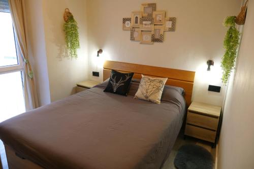 Ein Bett oder Betten in einem Zimmer der Unterkunft Greta, apartament cèntric i amb encant