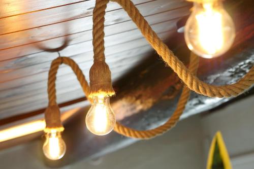 a bunch of lights hanging from a ceiling with rope at Greta, apartament cèntric i amb encant in Tremp