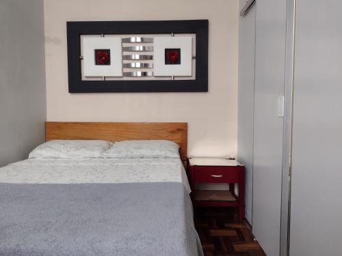 Cama o camas de una habitación en Apartamento em bairro Floresta