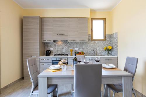 a kitchen with a table and chairs and a kitchen with a stove at Agriturismo Il Bosco in Terricciola