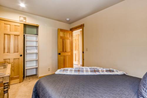 a bedroom with a bed and a closet at Eagle Crest Family Friendly Chalet in Redmond
