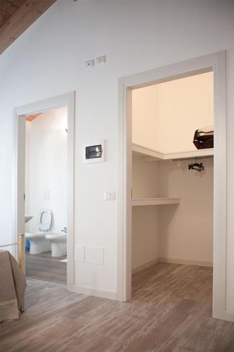 a room with a door leading to a bathroom with a toilet at Al Giorgione in Caselle