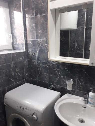 Koupelna v ubytování Apartments Teodora Obala