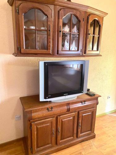 TV a/nebo společenská místnost v ubytování Apartments Teodora Obala