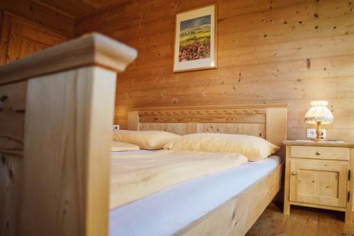 Ein Bett oder Betten in einem Zimmer der Unterkunft Chalet Irmi Hart im Zillertal