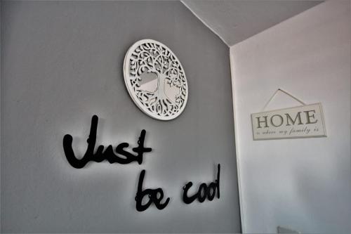 a wall with a sign that says just be cool at Apartamento a tan solo 2 minutos de la playa in Puerto del Rosario