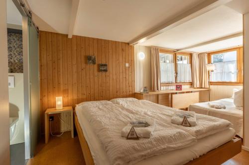 Postel nebo postele na pokoji v ubytování Gasthaus Rössli