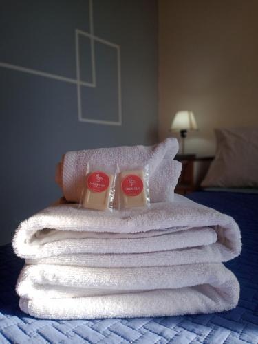 a pile of towels sitting on top of a bed at Flamenco Bay Apartments in El Calafate